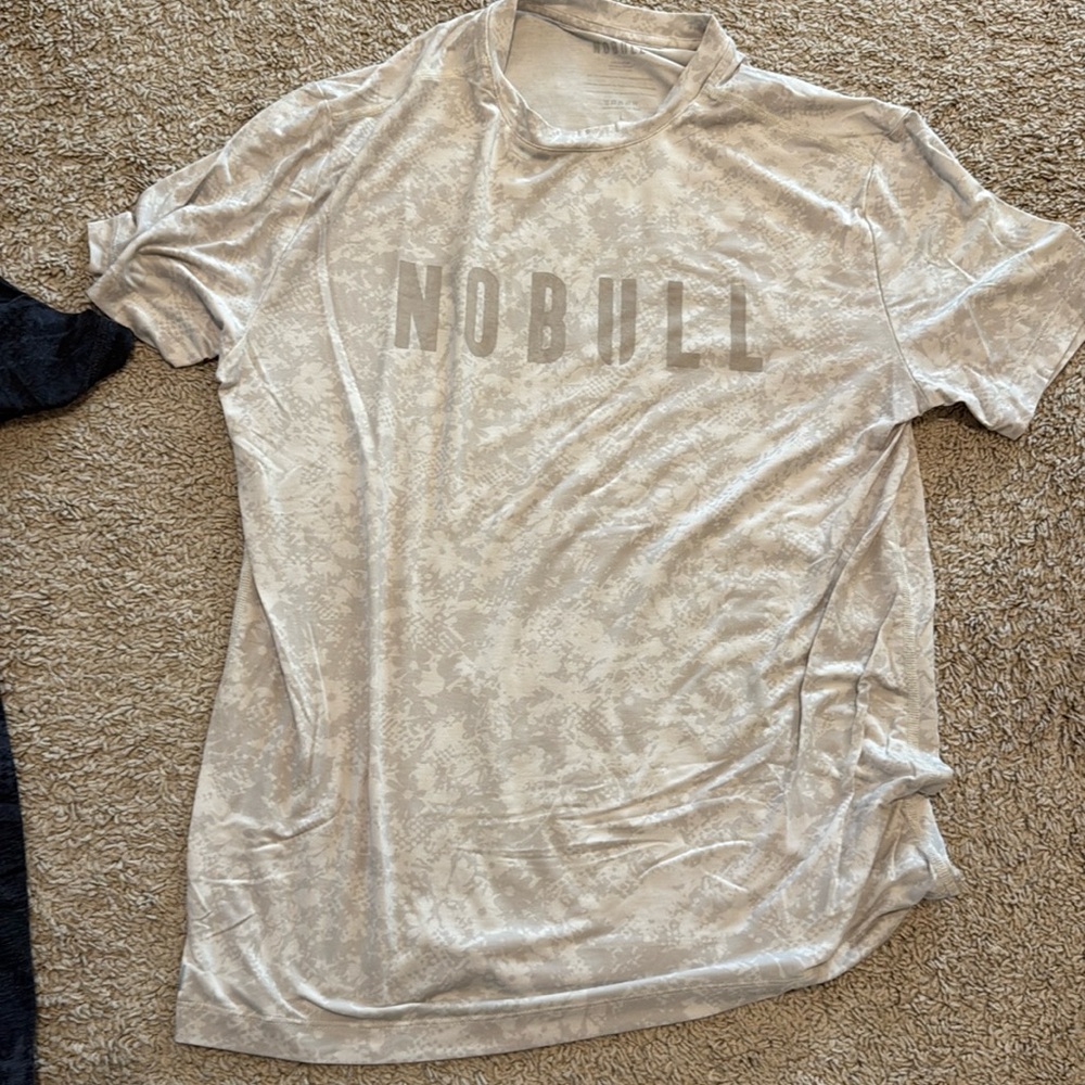 Nobull men’s tshirt